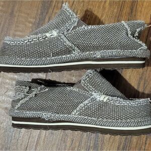 4/$25 NWOT No Brand Canvas Shoes Size 4